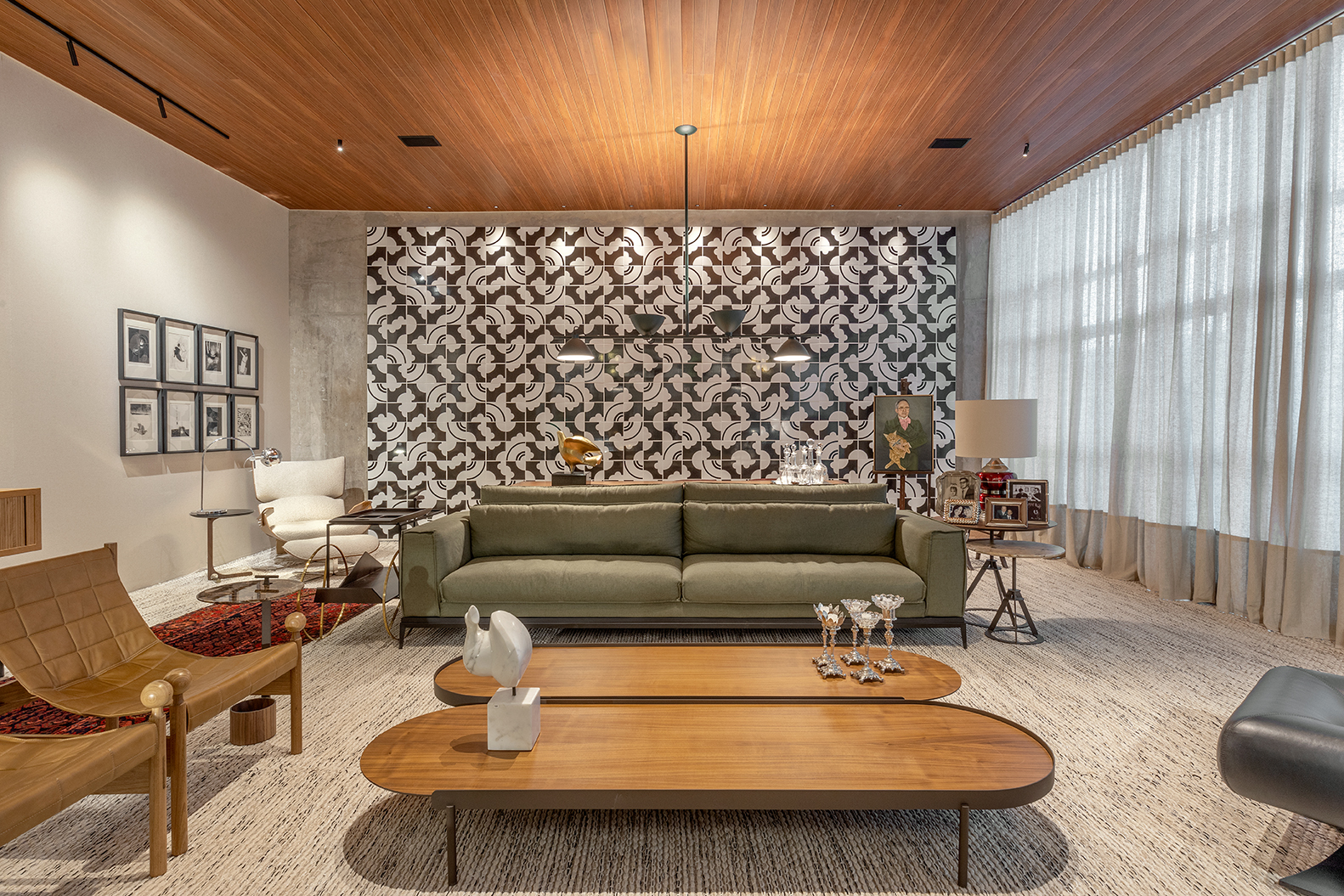 Hélio Albuquerque Particu-LAR e Infinito CASACOR Brasília 2022 sala sofa mesa azulejo tapete