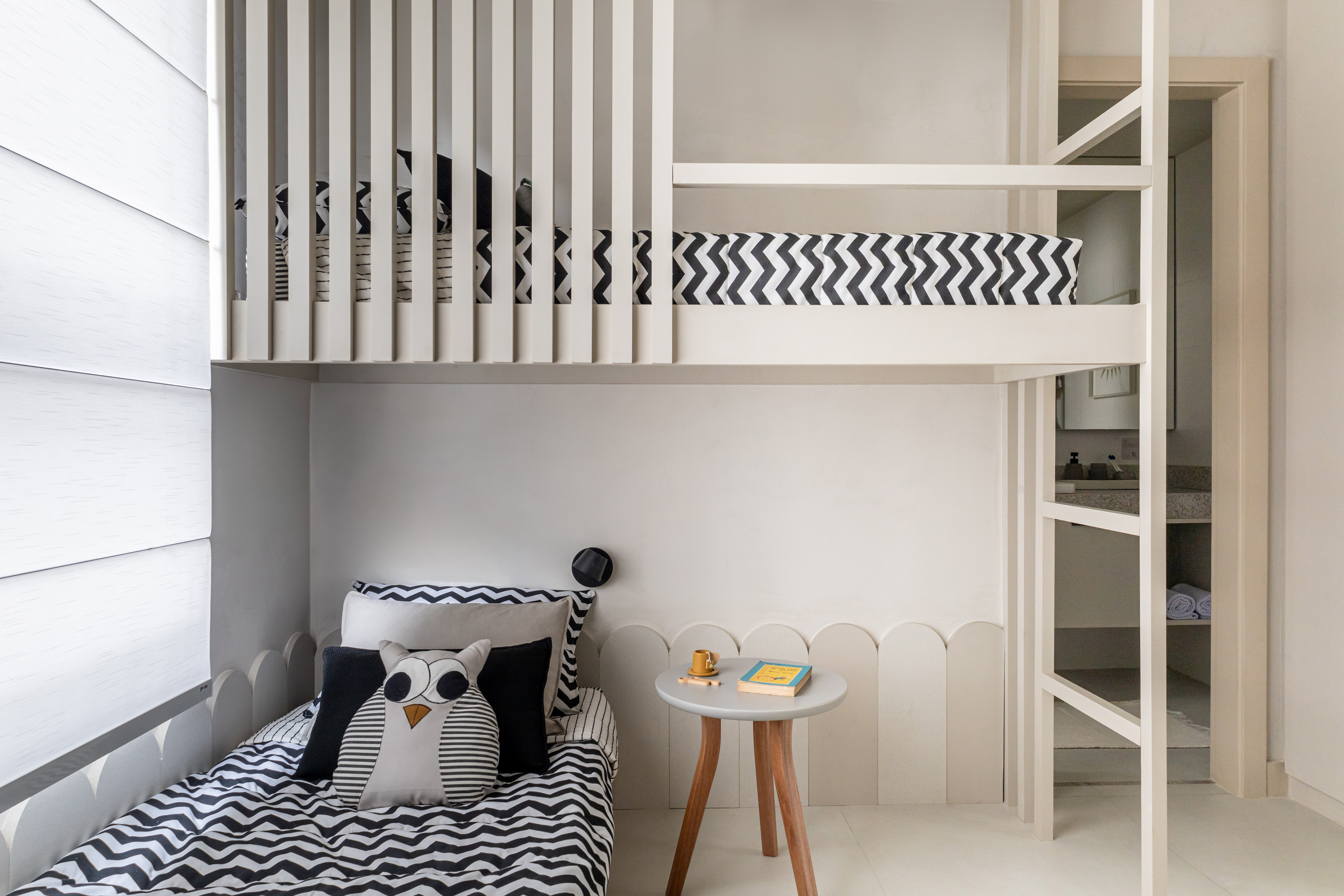 Floresta da Tijuca inspira projeto de apartamento carioca de 115 m². Projeto de Cité Arquitetura. Na foto, quarto infantil com beliche.