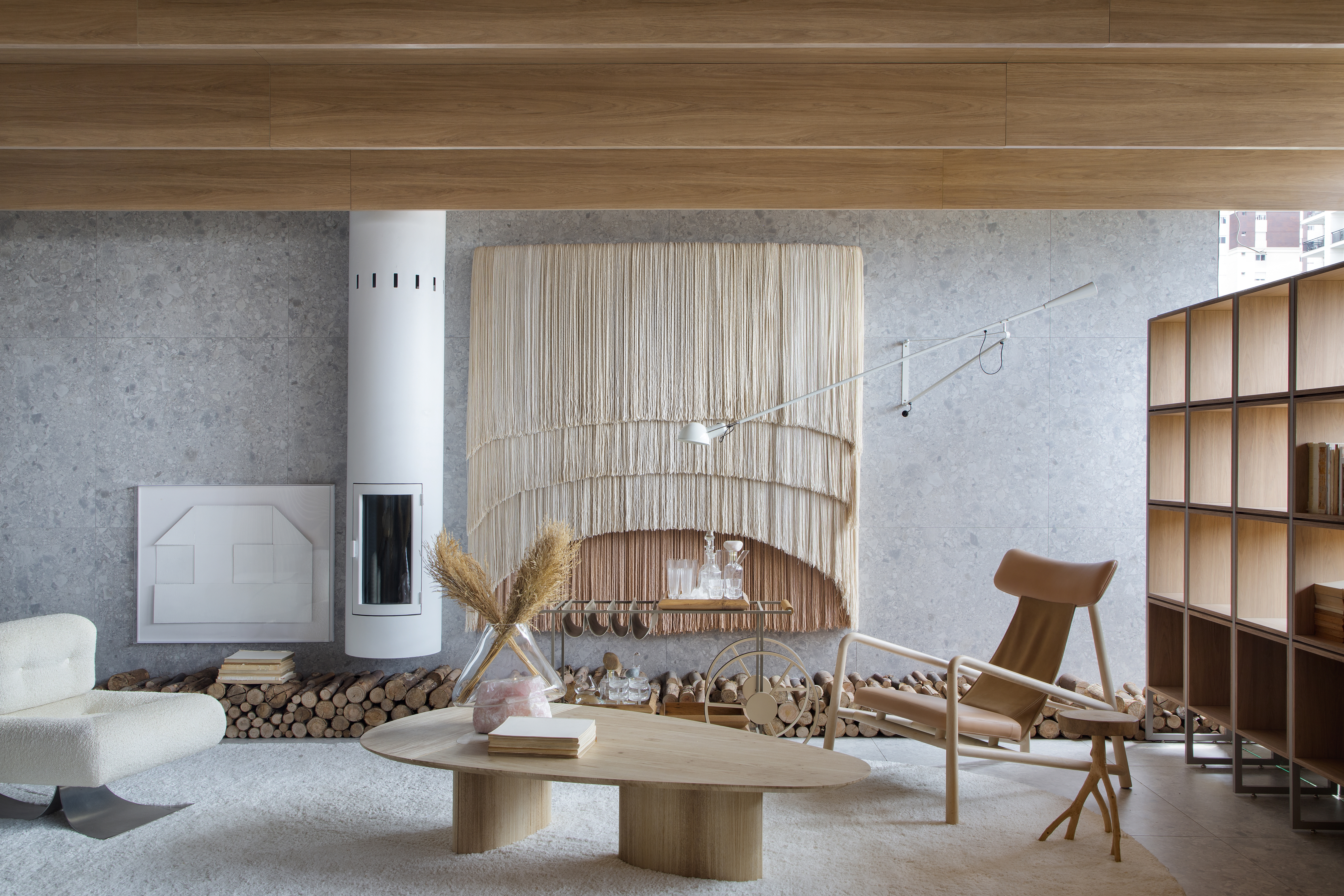 Tapeçaria de Carolina Kroff no ambiente da Très Arquitetura, na CASACOR São Paulo 2021.