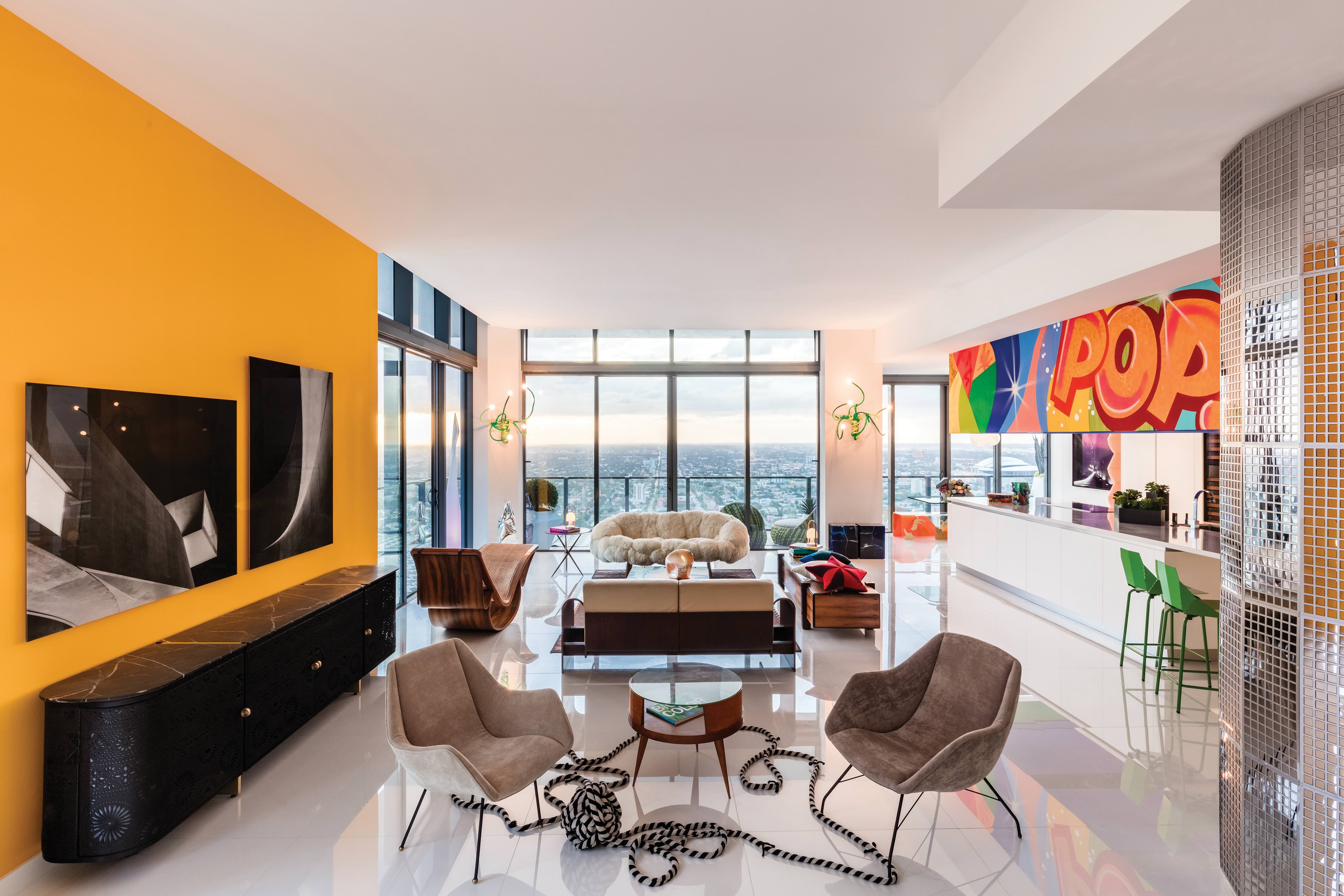 Pop art na decoração. Na foto, o ambiente de Suchi Reddy – La conversación. Projeto da CASACOR Miami 2017.